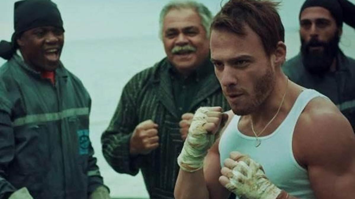 Kerem Bursin boksör oldu! İşte yeni dizisi...