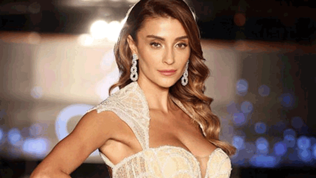 Özge'den olay paylaşım! Herkese gösterdi
