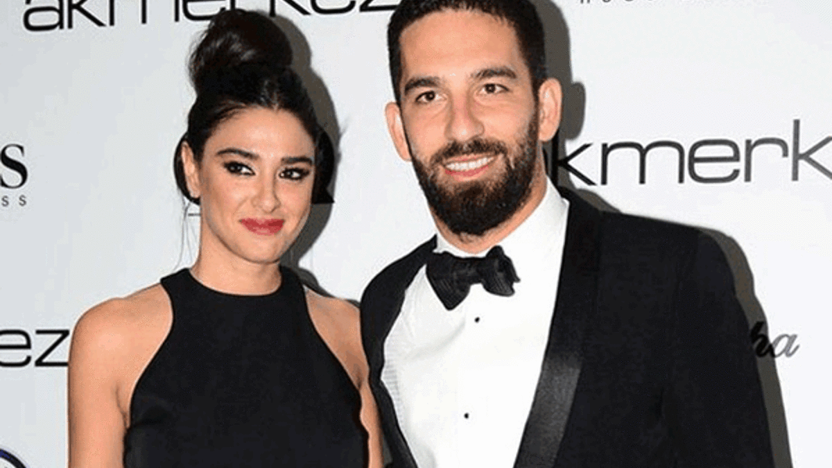 Aslıhan Doğan Arda Turan'ı kaçırttı!