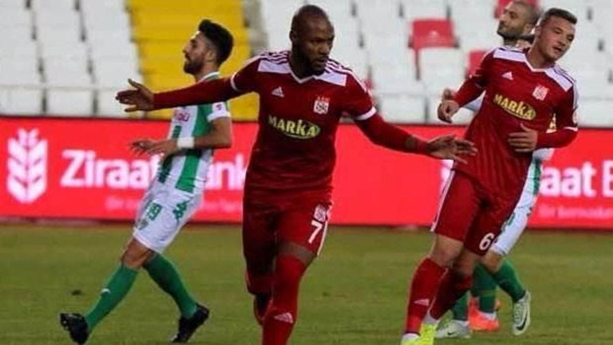 Sivas 3 attı 3 aldı