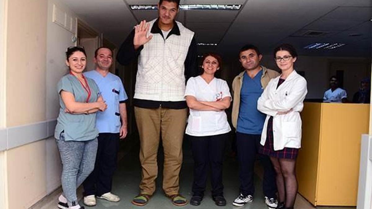 2.32 metrelik Suriyeli sığınmacı, ameliyatla yaşama tutundu
