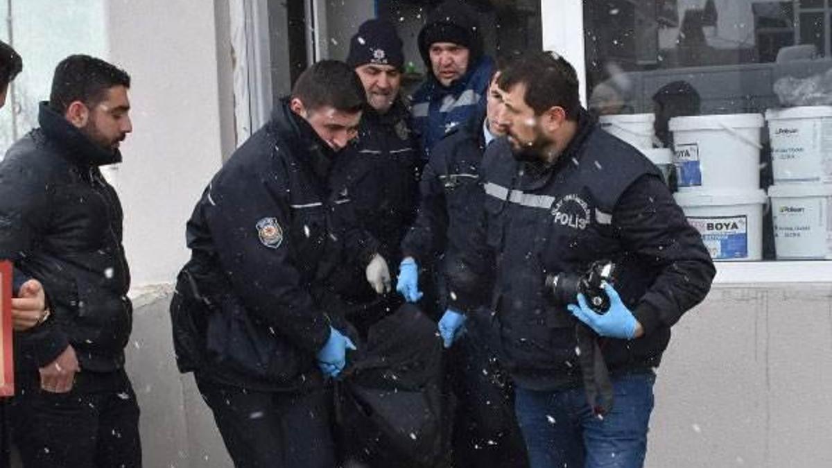 İşyerinin deposunda bıçakla öldürüldü