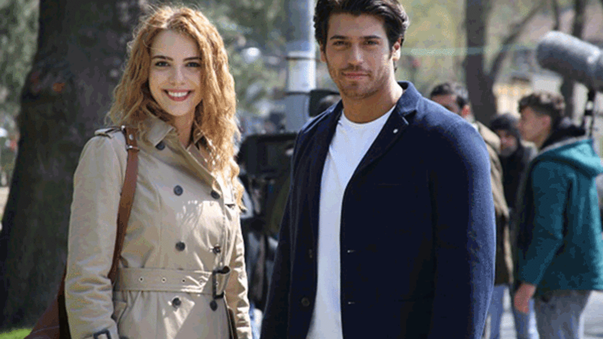 Selen Soyder gitti Sezgi Sena Akay geldi!