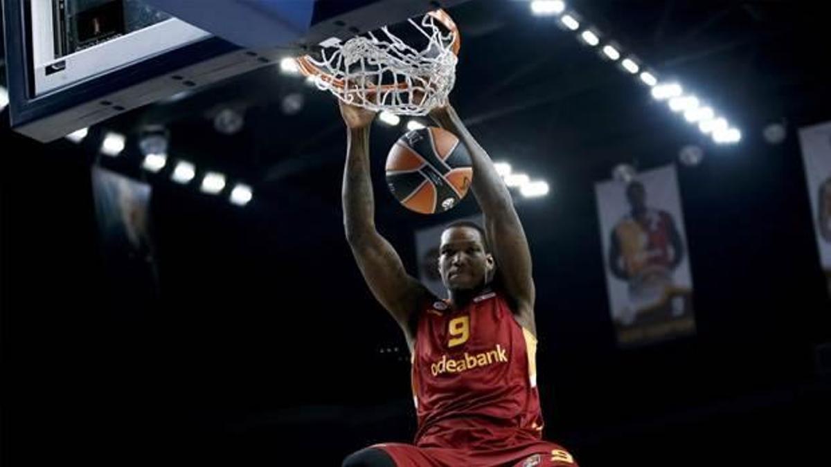 Deon Thompson ile yollar ayrıldı