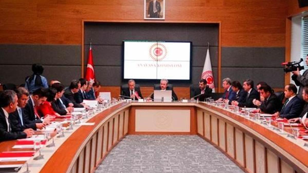 Siyasette 2017!  Takvim belli oldu