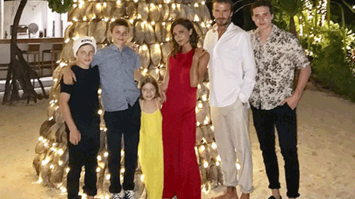 Beckham'dan 2017 yılının ilk aile fotoğrafı