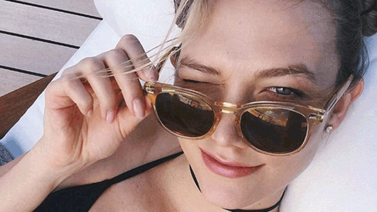 Karlie Kloss yeni yıla göz kırptı