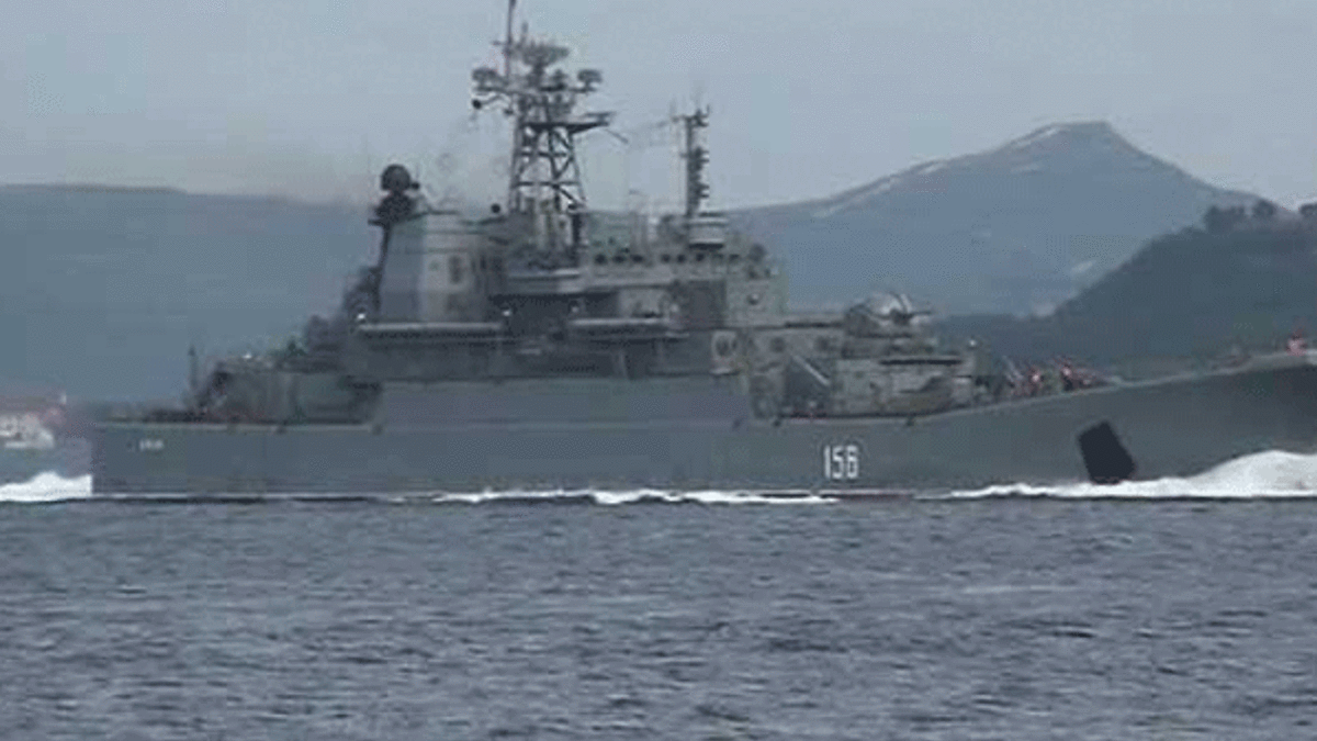Rus savaş gemileri Manila'da!