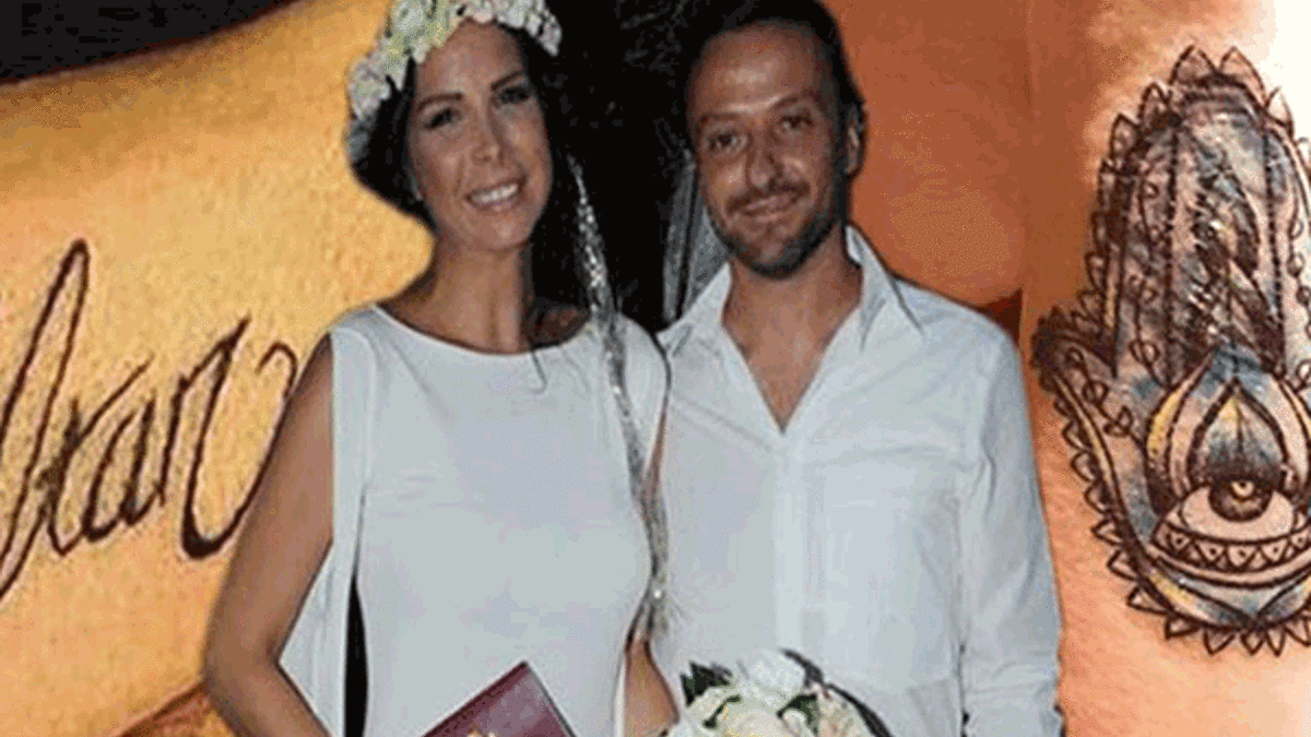 Tuğba Özerk dövmesini sildirdi