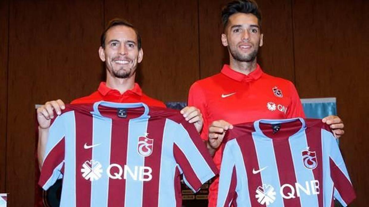 Trabzonspor iki bekiyle sözleşme imzaladı