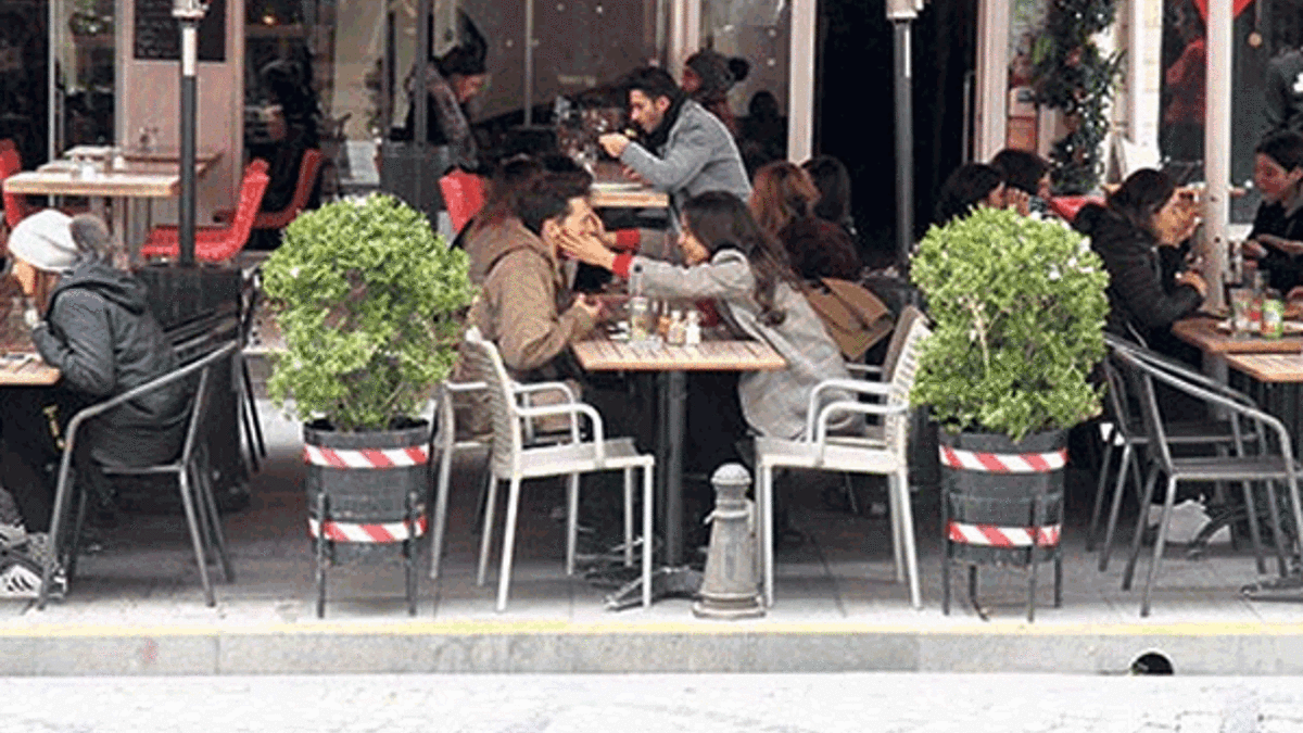 Aslı Bekiroğlu öpmeye doyamadı!