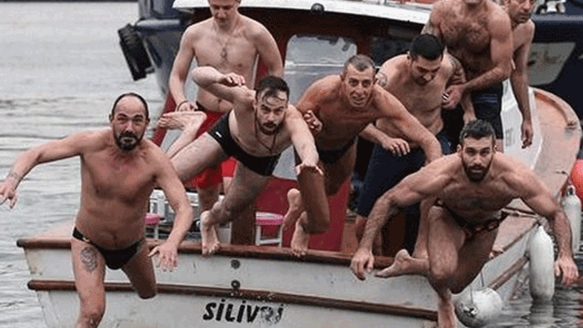 İstanbul Haliç'te haç çıkarma töreni
