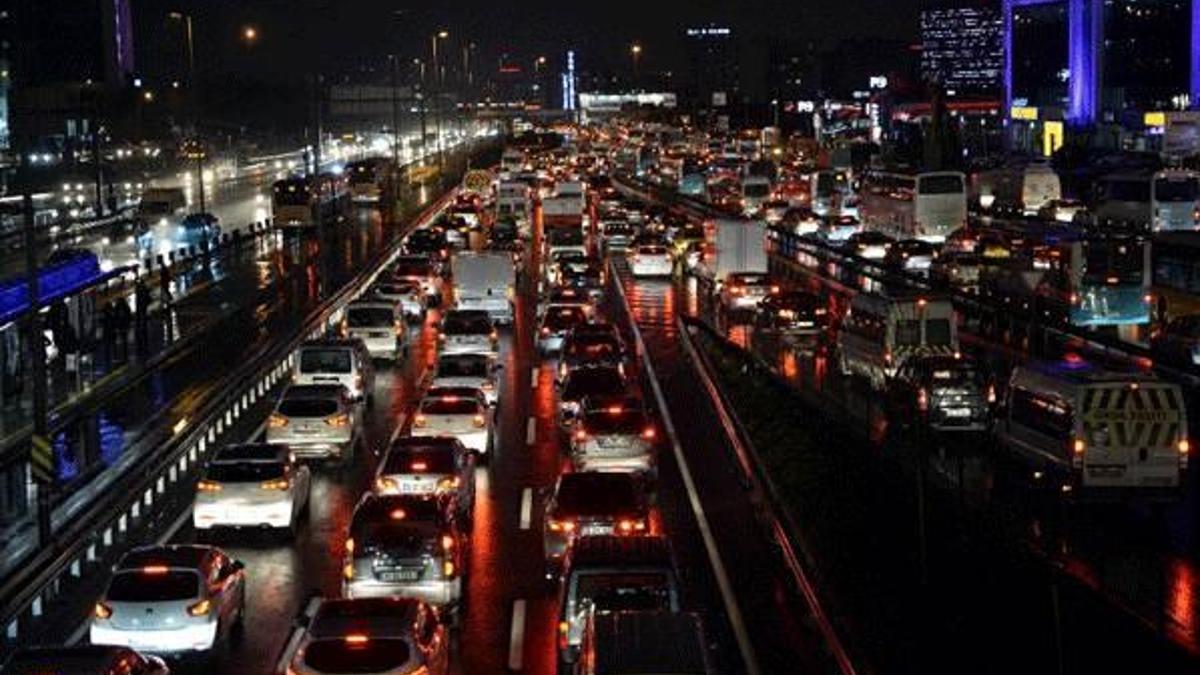 İstanbul'da trafik resmen felç! İBB canlı trafik sorgula