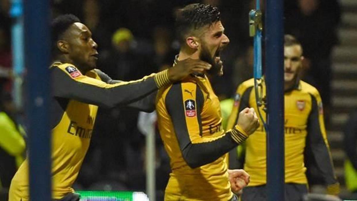 Giroud, Arsenal'i yine ipten aldı