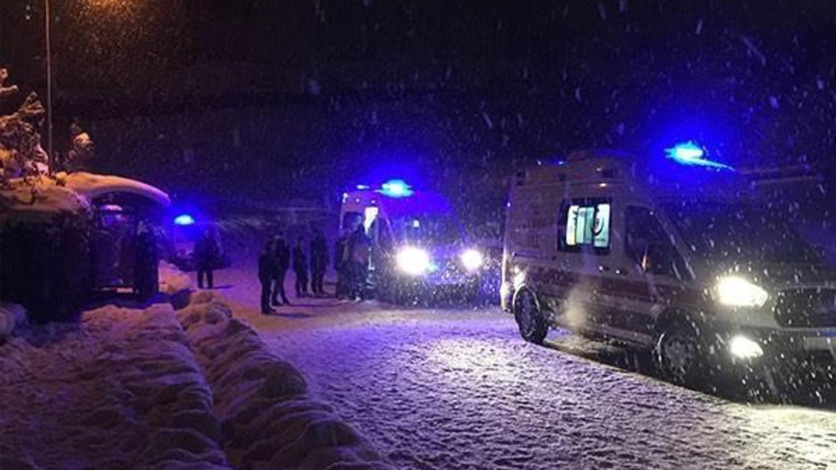 Kayganlaşan yolda otomobiller kaza yaptı: 7 yaralı