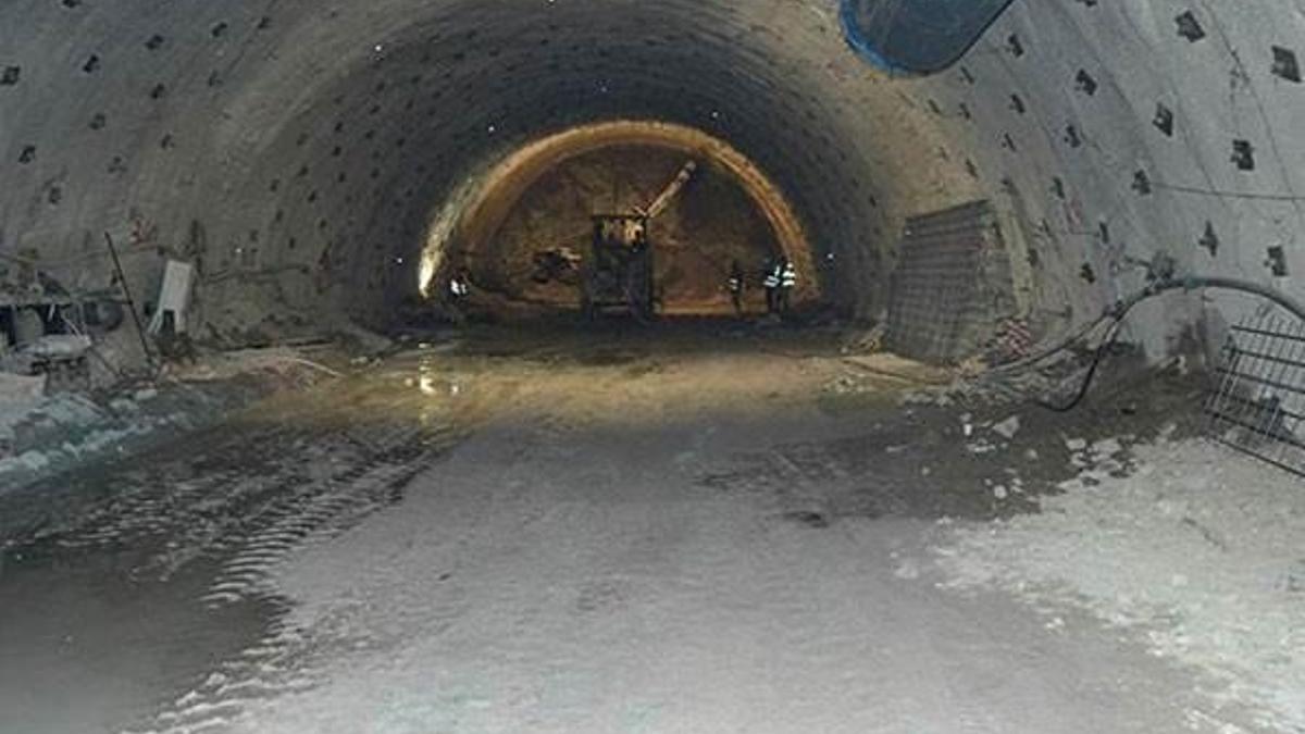 Tünel inşaatında kepçenin altında kalan işçi öldü