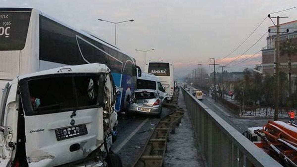 İzmir'de buzlanma kazası: 1 ölü 7 yaralı