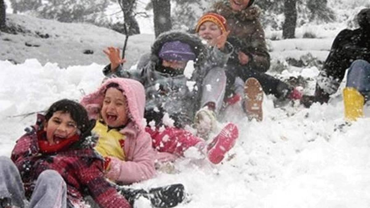 Ankara'da okullar yarın tatil mi? (12 Ocak Perşembe) Ankara Valisi...