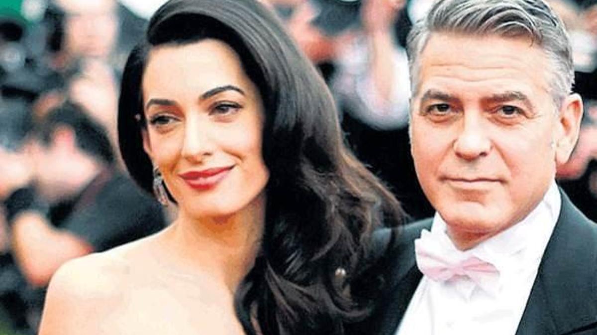 Amal Clooney'den hamilelik pozu!
