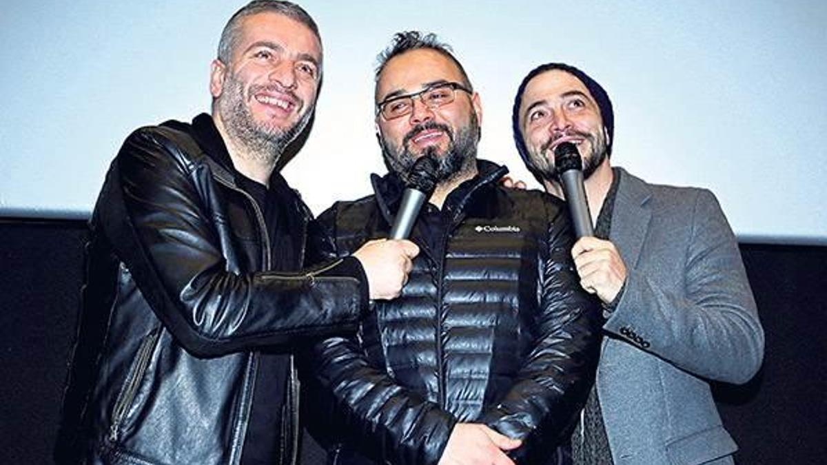 Kapıda izleyici bekledik