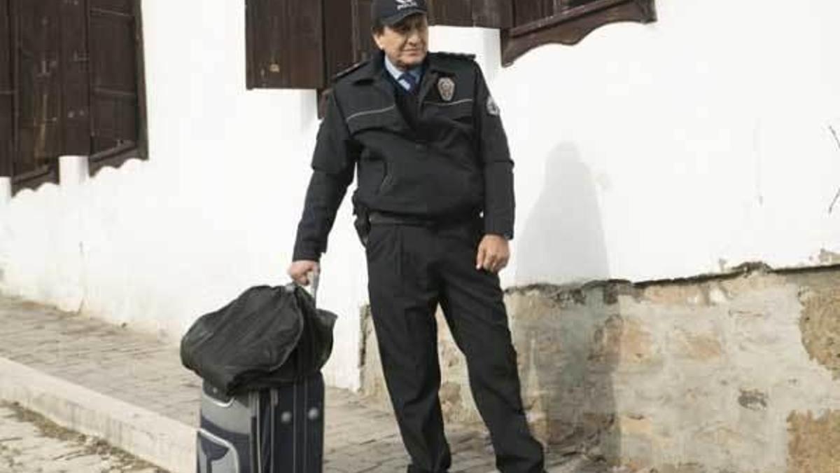 Arka Sokaklar 424. bölümde Hüsnü görevinin başına dönebilecek mi?