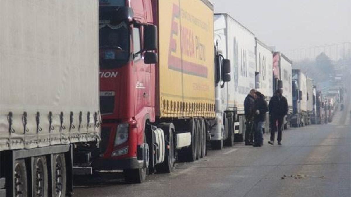 Kapıkule'de 24 kilometre TIR kuyruğu