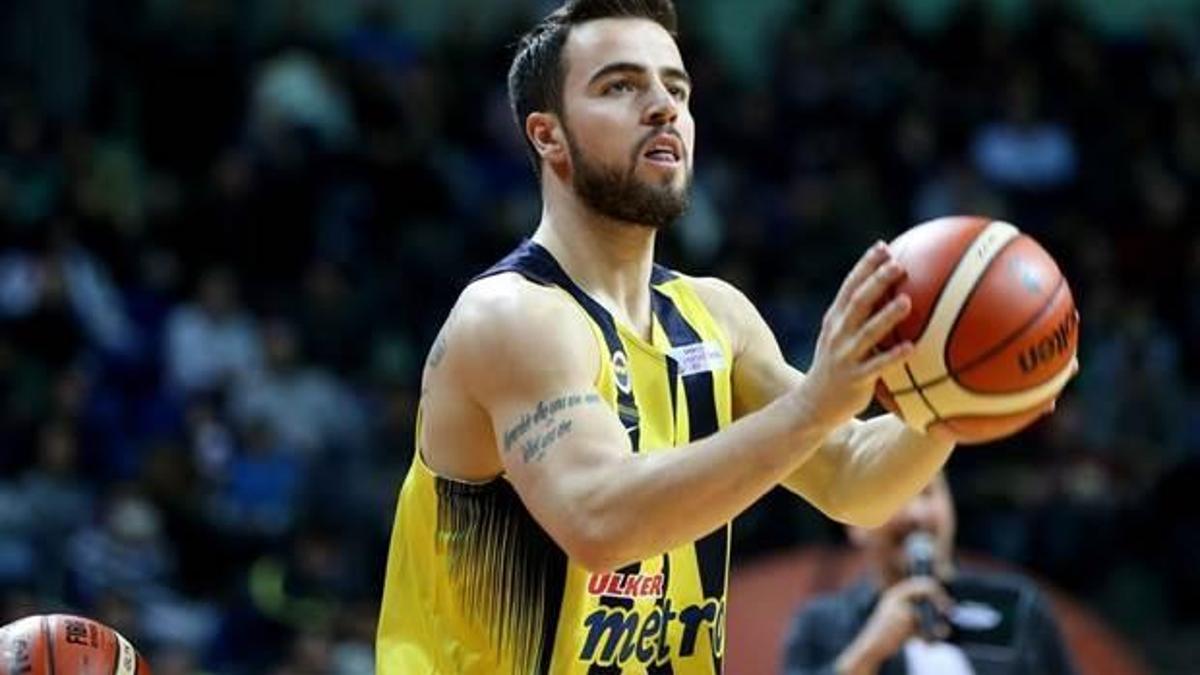 Fenerbahçeli oyuncudan alkışlanacak hareket