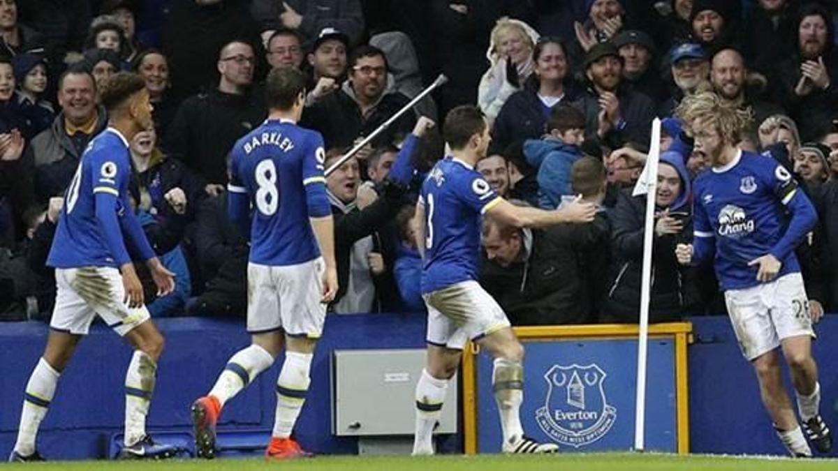 Everton, City'yi paramparça etti!