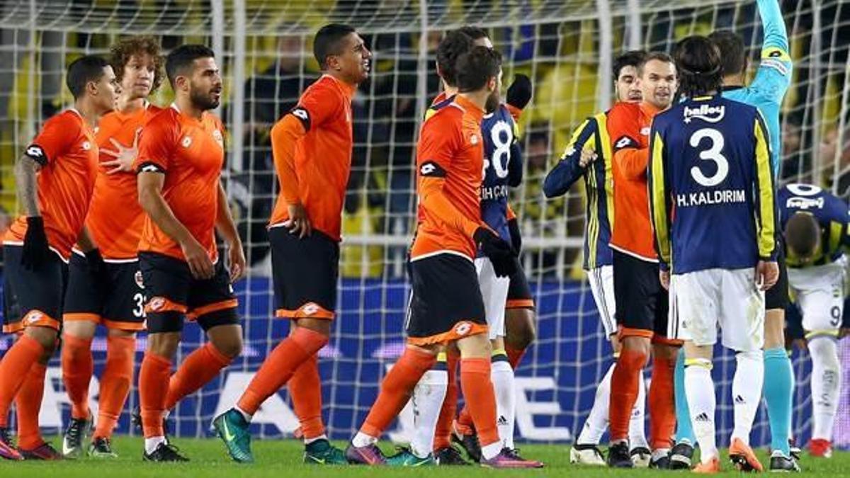 Kadıköy'de Fenerbahçe'nin penaltı isyanı!