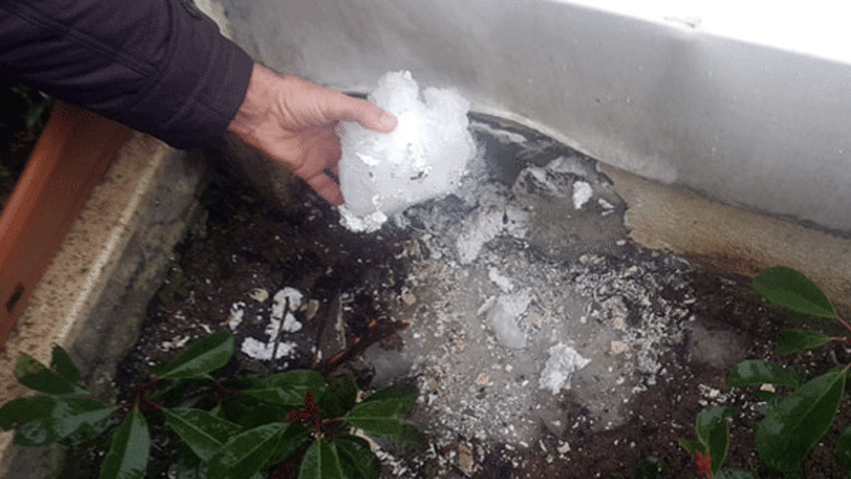 İstanbul’da akılalmaz olay, gökten buz kütlesi düştü