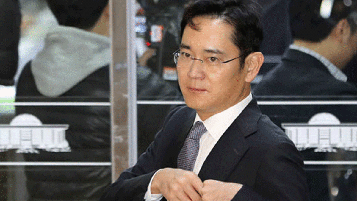 Samsung'un veliahtı için tutuklama kararı çıkartıldı