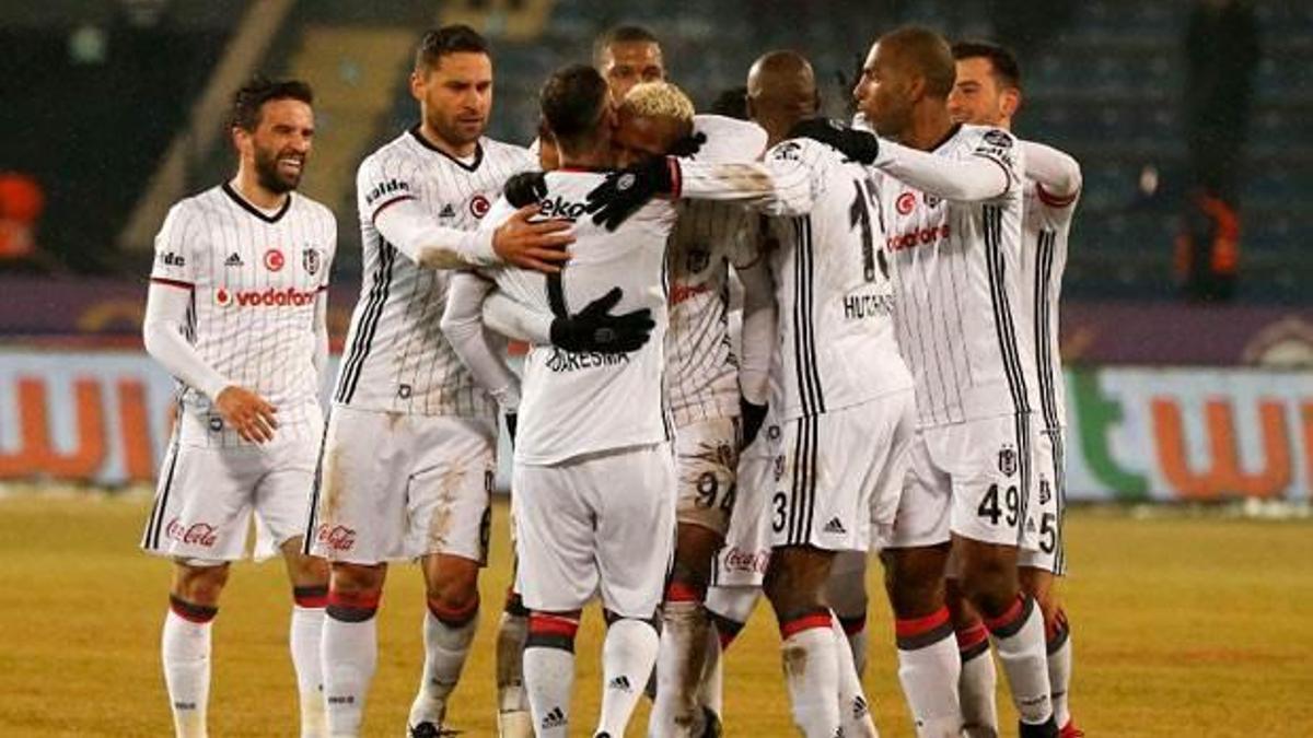 Kartal çamurda altın buldu