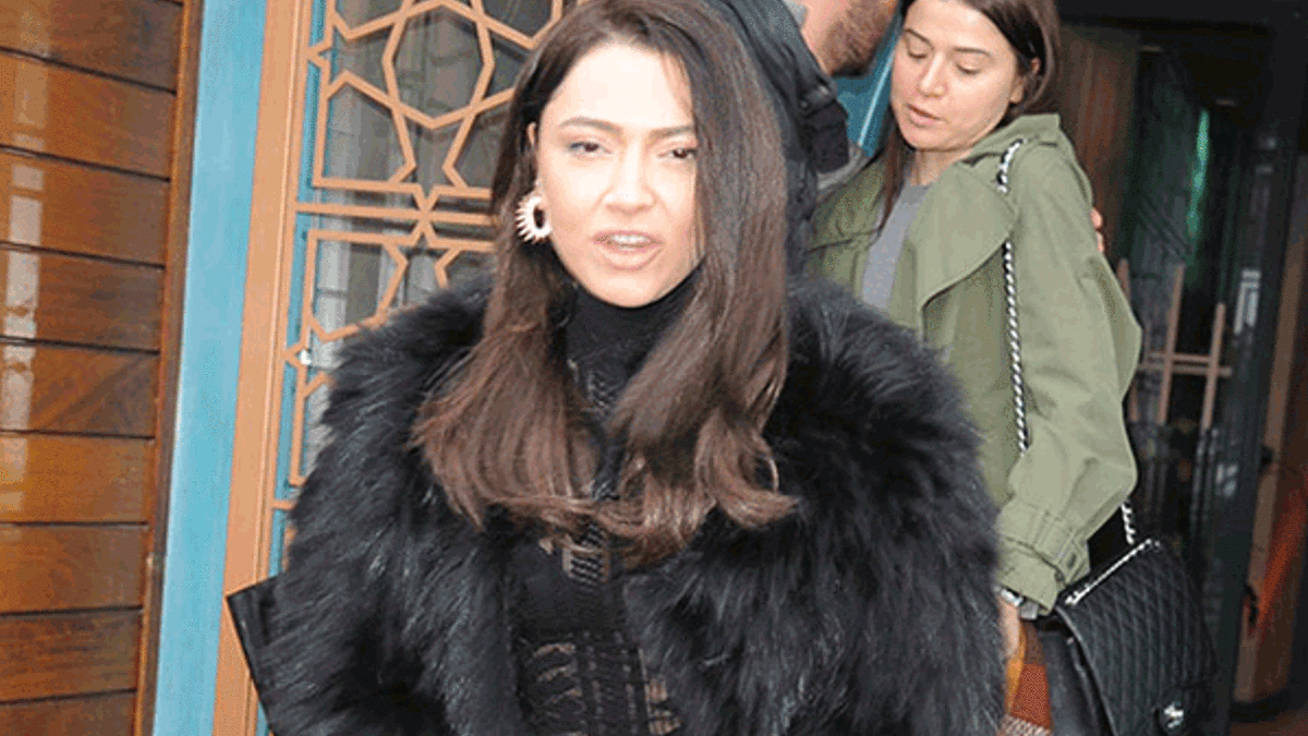 Hadise dantelden vazgeçmiyor!