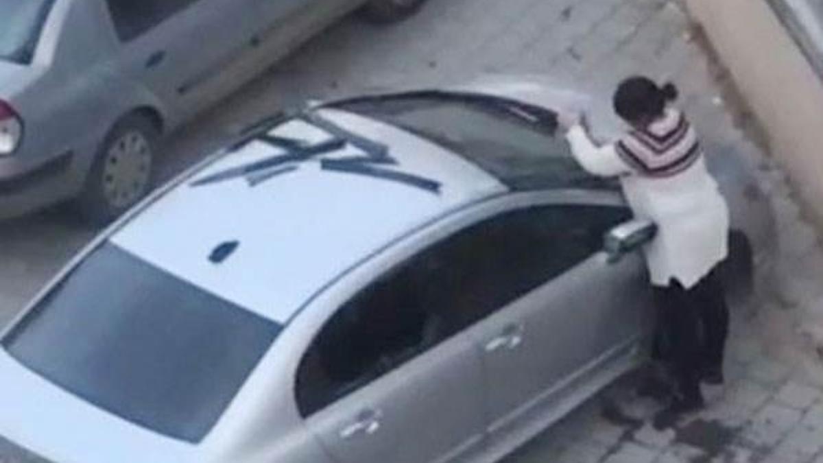 Kocasına kızdı hıncını arabadan çıkardı!