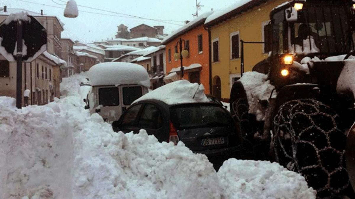 İtalya'da çığ faciası: 30 kişi hayatını kaybetti