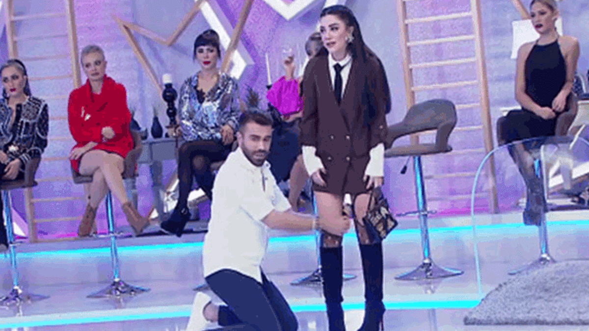 Canlı yayında öyle bir şey yaptı ki...