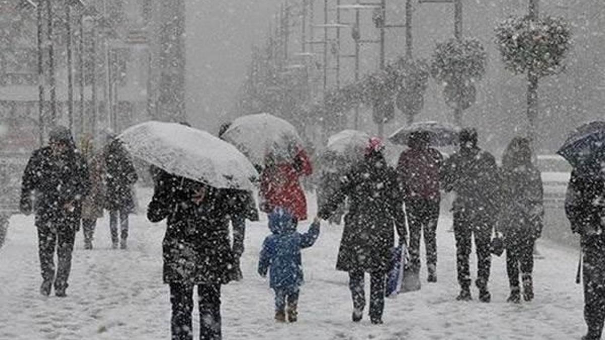 İstanbul'da beklenen kar yağışı başladı