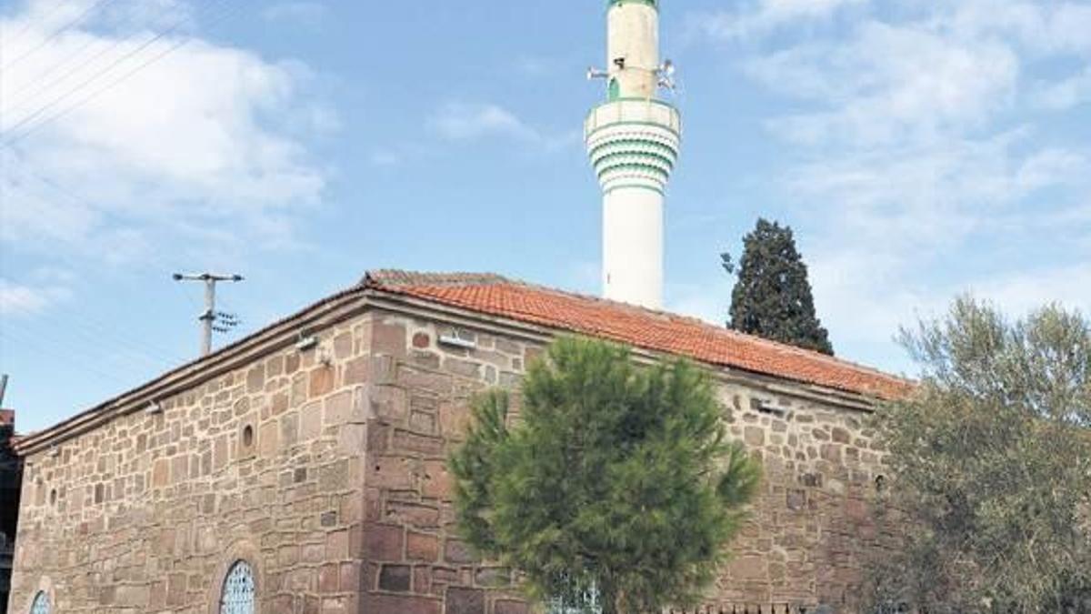 Camiyi Athena Tapınağı’nın taşlarıyla yapmışlar