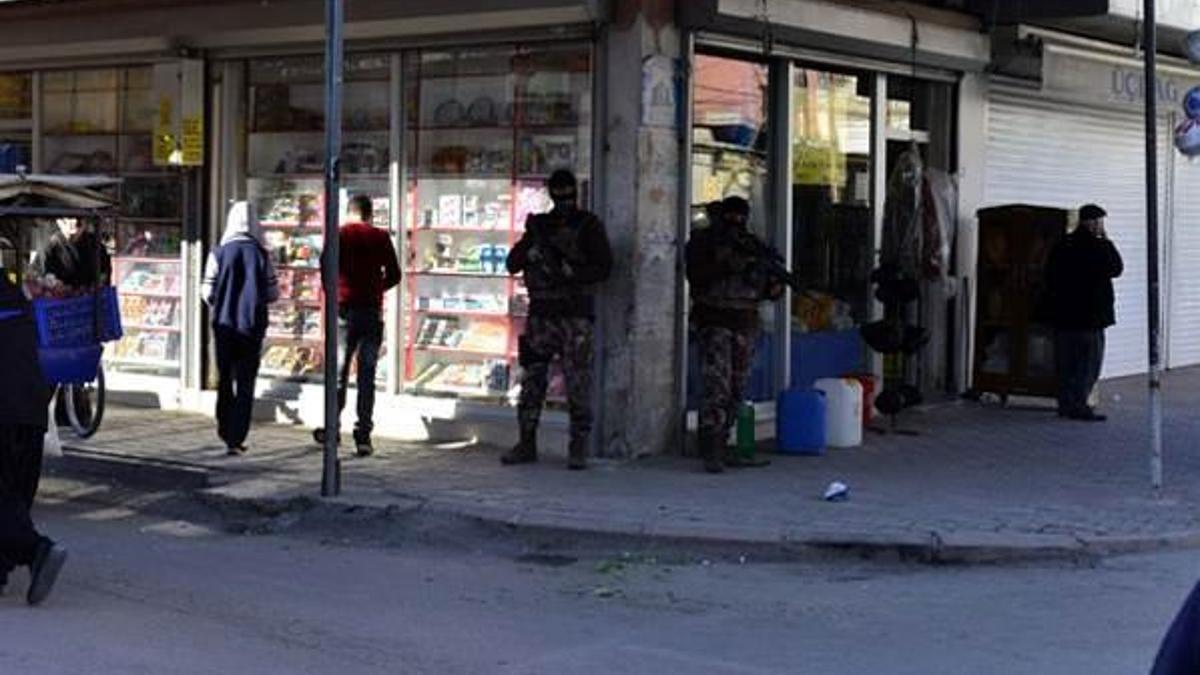 Adana'daki o mahalleye 500 polisle operasyon