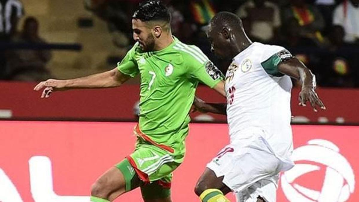 Senegal lider turladı