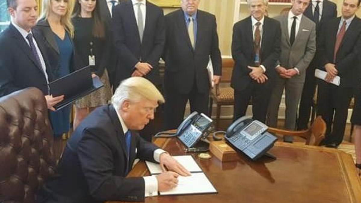 Obama'nın üç kez veto ettiği projeleri Trump onayladı