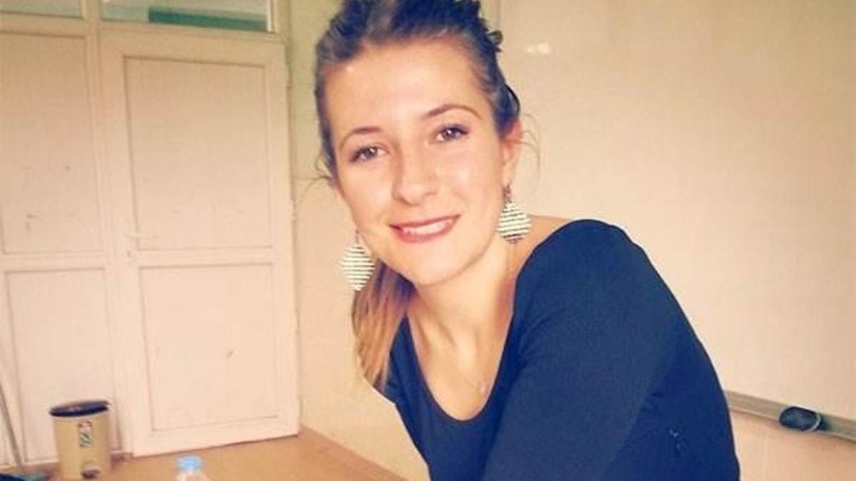 Eşinden ayrıldı, sokağa çadır kurdu