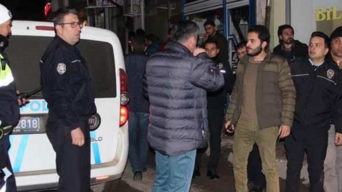 Alışveriş merkezinde silahlı gasp