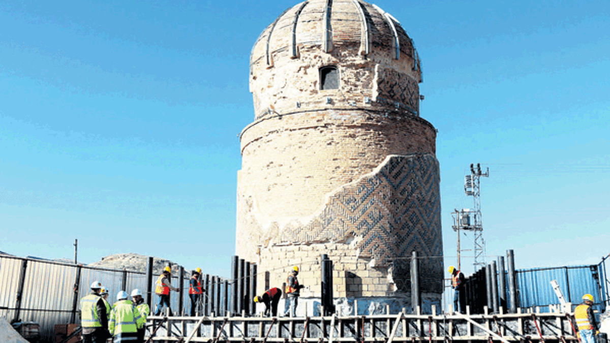 Tarihi türbe 2 kilometre taşınacak