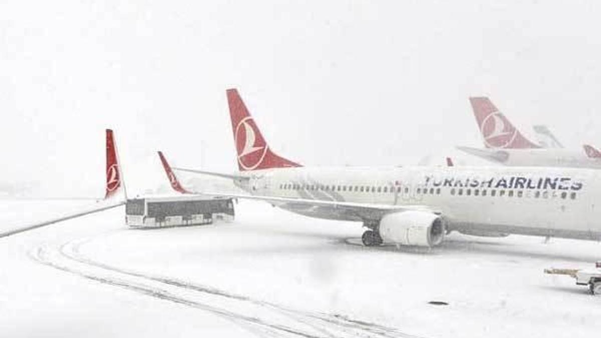 İstanbul'da kar yağışı nedeniyle uçuşlar iptal edildi! İşte iptal edilen uçuşlar