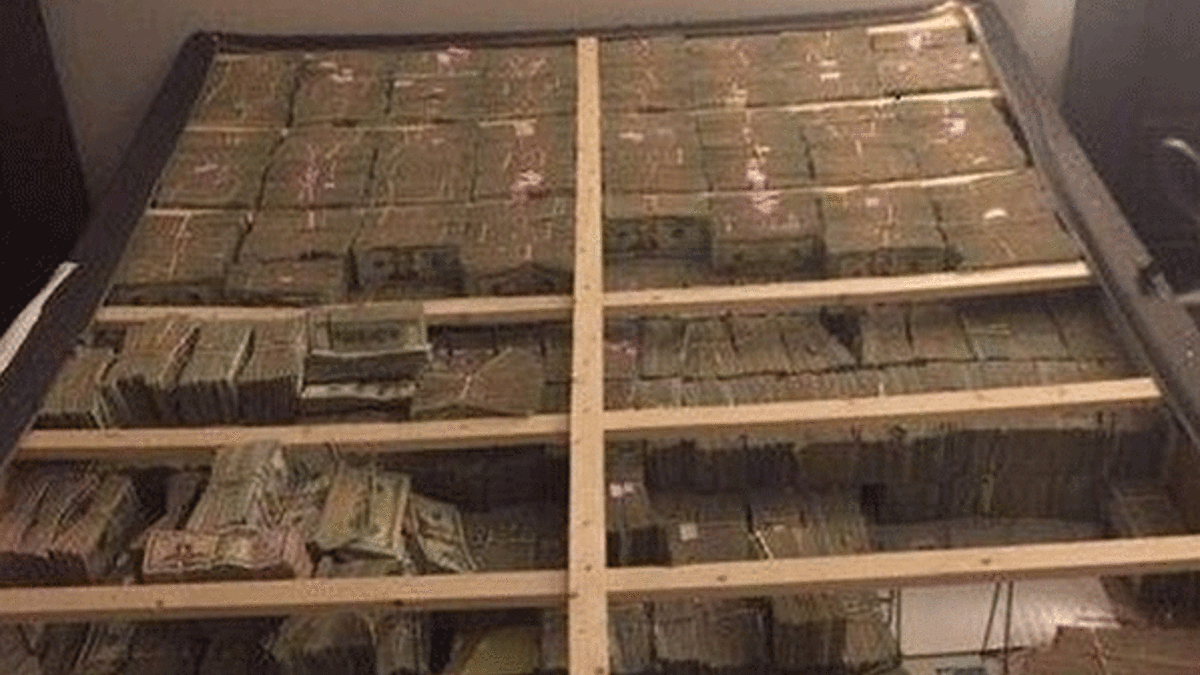 Yatağın altından 20 milyon dolar çıktı!