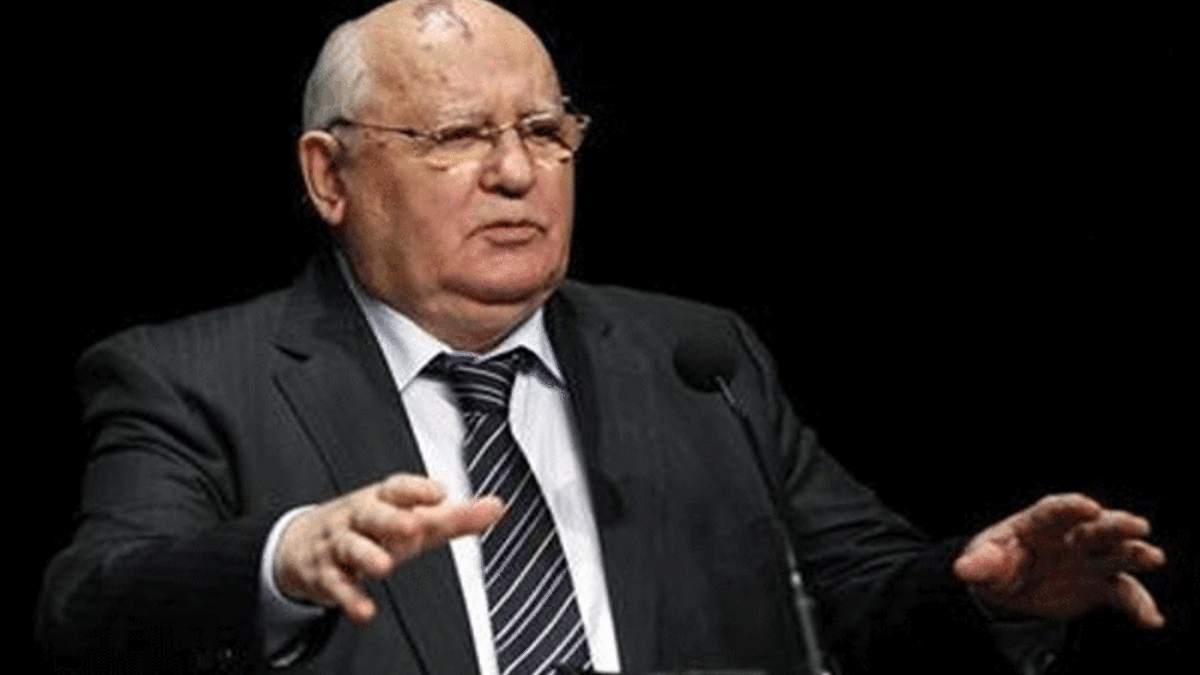 Gorbaçov: Dünya savaşa gidiyor!