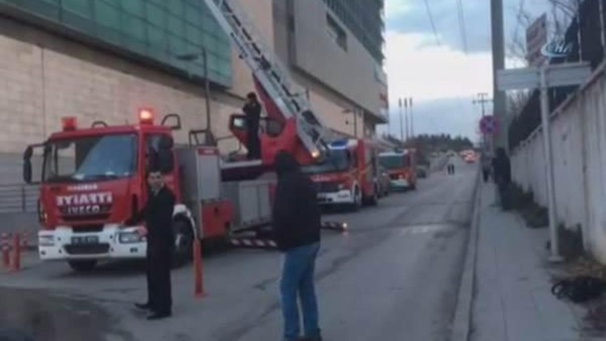 Ankara'da AVM'de yangın