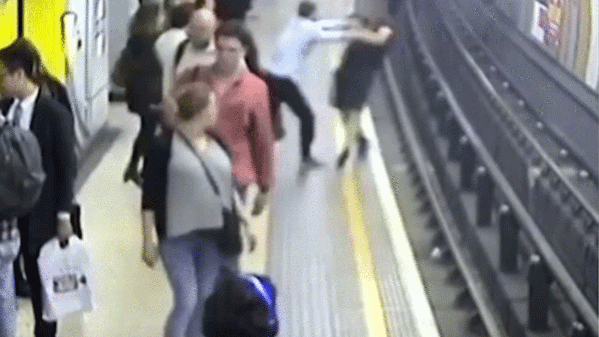 Metroda raylara itti!