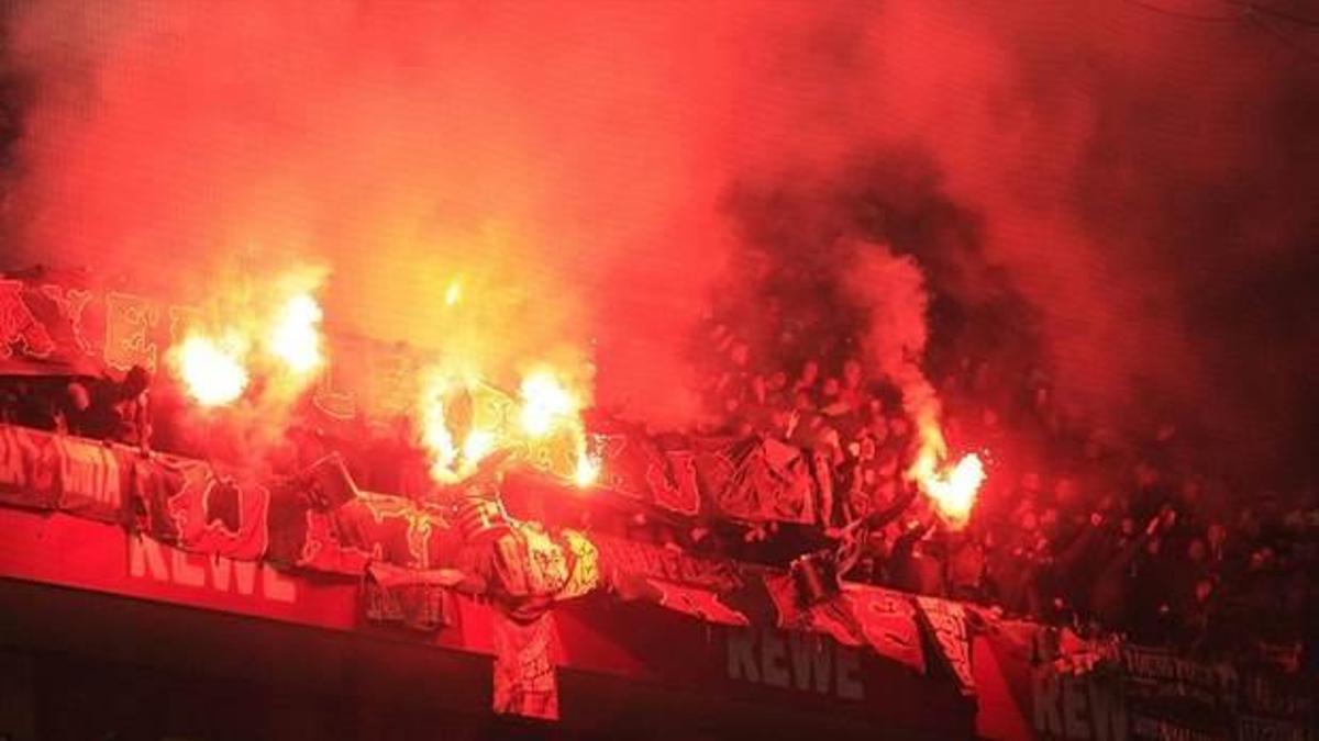 Stadyumlarda yeni çılgınlık: Gemici fişeği